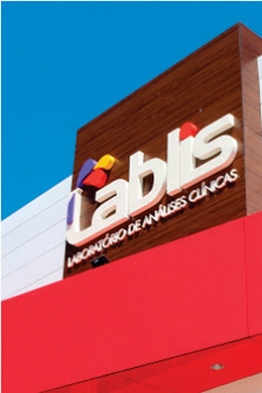 Fachada em ACM e Letras Caixa - Lablis Laboratório de Análises Clínicas - Pinhalão PR